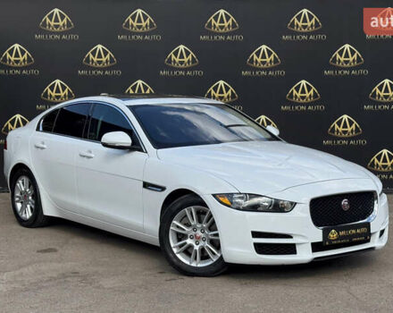 Белый Ягуар XE, объемом двигателя 2 л и пробегом 109 тыс. км за 18900 $, фото 1 на Automoto.ua