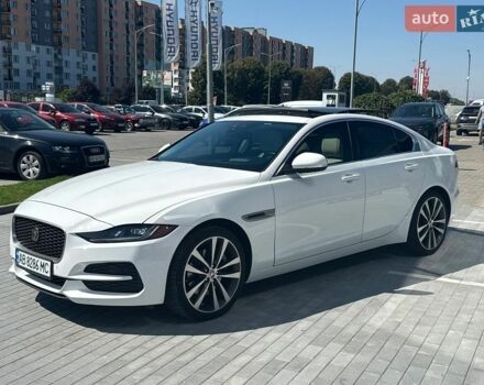 Белый Ягуар XE, объемом двигателя 2 л и пробегом 153 тыс. км за 19900 $, фото 1 на Automoto.ua