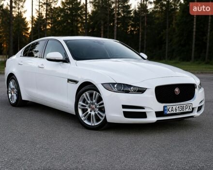 Белый Ягуар XE, объемом двигателя 2 л и пробегом 147 тыс. км за 17900 $, фото 1 на Automoto.ua