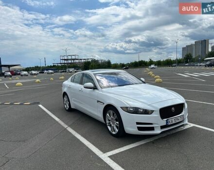 Белый Ягуар XE, объемом двигателя 2 л и пробегом 140 тыс. км за 19500 $, фото 1 на Automoto.ua