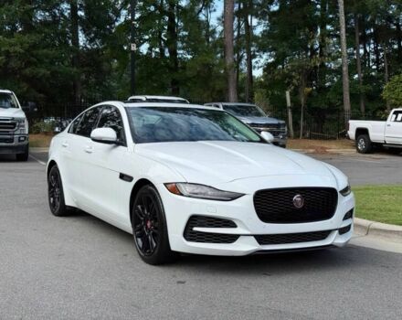 Белый Ягуар XE, объемом двигателя 2 л и пробегом 47 тыс. км за 5497 $, фото 1 на Automoto.ua