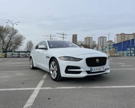 Белый Ягуар XE, объемом двигателя 2 л и пробегом 61 тыс. км за 23000 $, фото 1 на Automoto.ua
