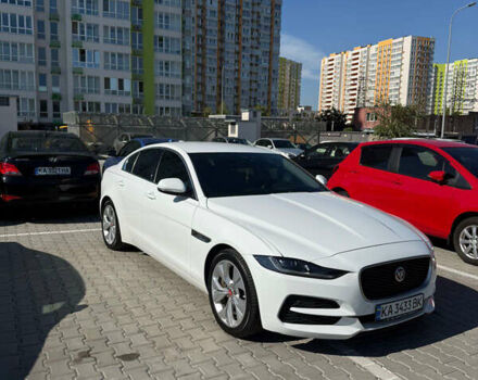 Белый Ягуар XE, объемом двигателя 2 л и пробегом 85 тыс. км за 24499 $, фото 1 на Automoto.ua