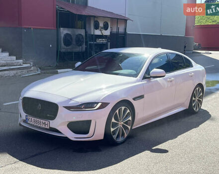 Белый Ягуар XE, объемом двигателя 2 л и пробегом 9 тыс. км за 41900 $, фото 1 на Automoto.ua