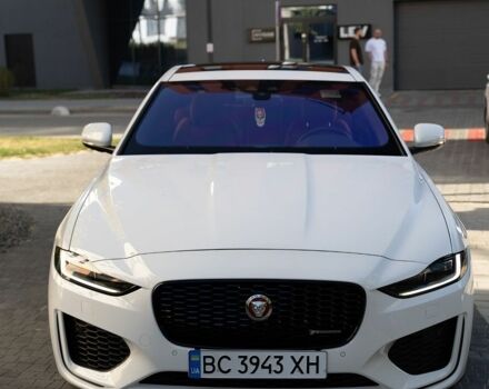 Белый Ягуар XE, объемом двигателя 2 л и пробегом 34 тыс. км за 26500 $, фото 1 на Automoto.ua