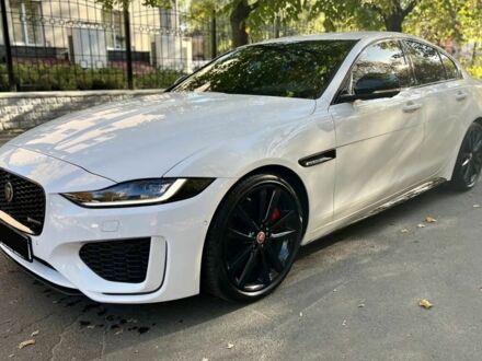 Ягуар XE 2021 в Киеве на Automoto.ua Белый Ягуар XE, объемом двигателя 2 л и пробегом 9 тыс. км за 48108 $, фото 1 на Automoto.ua