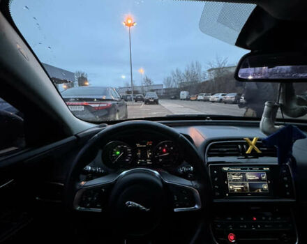 Черный Ягуар XE, объемом двигателя 2 л и пробегом 185 тыс. км за 14000 $, фото 5 на Automoto.ua