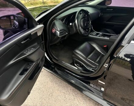 Черный Ягуар XE, объемом двигателя 2 л и пробегом 140 тыс. км за 13300 $, фото 14 на Automoto.ua
