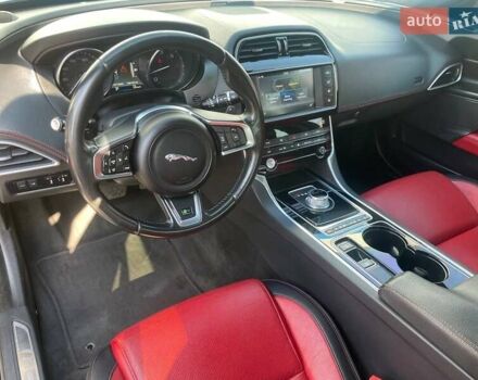 Черный Ягуар XE, объемом двигателя 2 л и пробегом 117 тыс. км за 16500 $, фото 25 на Automoto.ua