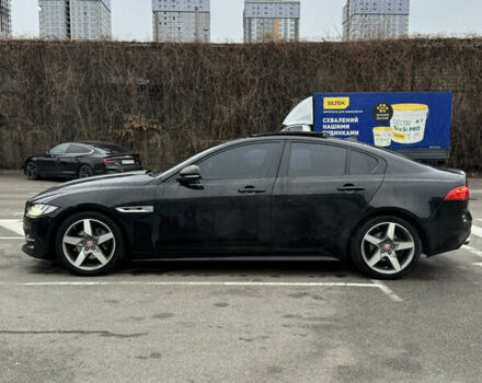 Черный Ягуар XE, объемом двигателя 2 л и пробегом 185 тыс. км за 14000 $, фото 3 на Automoto.ua