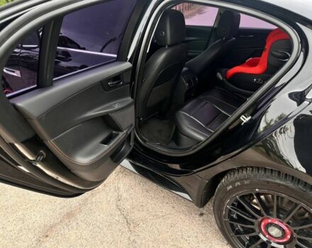 Черный Ягуар XE, объемом двигателя 2 л и пробегом 140 тыс. км за 13300 $, фото 13 на Automoto.ua