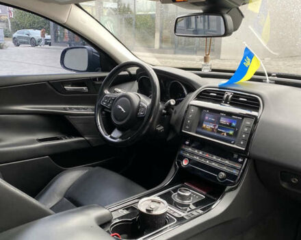 Черный Ягуар XE, объемом двигателя 2 л и пробегом 141 тыс. км за 14800 $, фото 13 на Automoto.ua