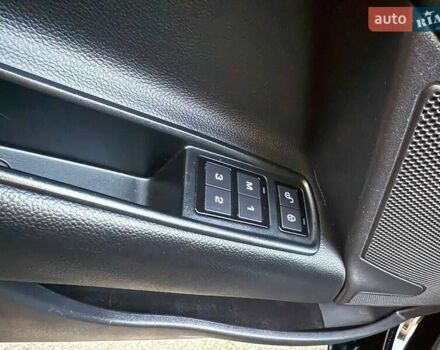 Черный Ягуар XE, объемом двигателя 2 л и пробегом 134 тыс. км за 14900 $, фото 30 на Automoto.ua