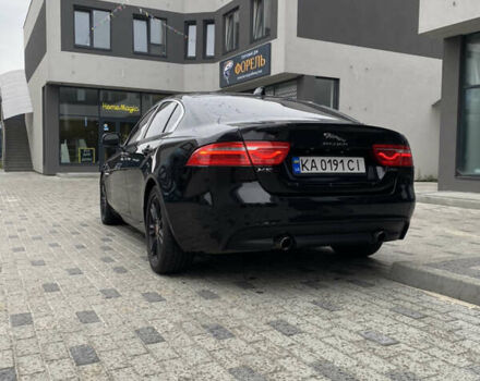 Черный Ягуар XE, объемом двигателя 2 л и пробегом 141 тыс. км за 14800 $, фото 3 на Automoto.ua