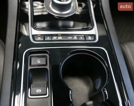 Чорний Ягуар XE, об'ємом двигуна 2 л та пробігом 104 тис. км за 15500 $, фото 21 на Automoto.ua