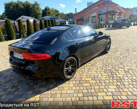 Черный Ягуар XE, объемом двигателя 2 л и пробегом 130 тыс. км за 17999 $, фото 4 на Automoto.ua