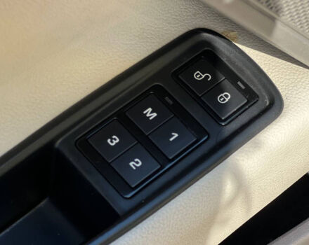 Чорний Ягуар XE, об'ємом двигуна 2 л та пробігом 191 тис. км за 17700 $, фото 7 на Automoto.ua