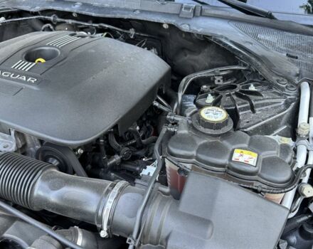 Черный Ягуар XE, объемом двигателя 2 л и пробегом 120 тыс. км за 12000 $, фото 19 на Automoto.ua