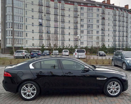Черный Ягуар XE, объемом двигателя 2 л и пробегом 15 тыс. км за 17300 $, фото 4 на Automoto.ua