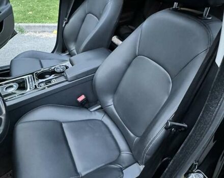 Черный Ягуар XE, объемом двигателя 2 л и пробегом 100 тыс. км за 15500 $, фото 13 на Automoto.ua