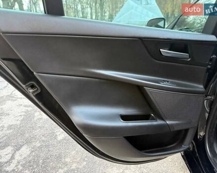 Черный Ягуар XE, объемом двигателя 2 л и пробегом 134 тыс. км за 14900 $, фото 31 на Automoto.ua