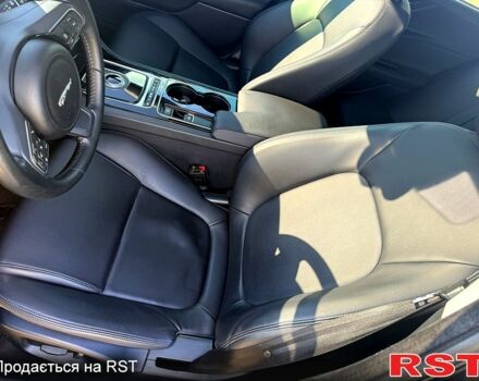 Черный Ягуар XE, объемом двигателя 2 л и пробегом 130 тыс. км за 17999 $, фото 10 на Automoto.ua