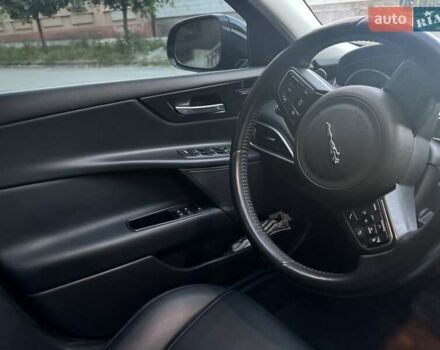 Черный Ягуар XE, объемом двигателя 2 л и пробегом 90 тыс. км за 18100 $, фото 10 на Automoto.ua