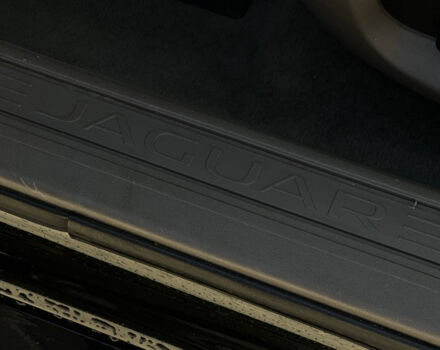 Черный Ягуар XE, объемом двигателя 2 л и пробегом 191 тыс. км за 17700 $, фото 9 на Automoto.ua