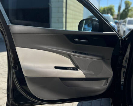 Черный Ягуар XE, объемом двигателя 2 л и пробегом 191 тыс. км за 17700 $, фото 6 на Automoto.ua