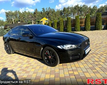 Черный Ягуар XE, объемом двигателя 2 л и пробегом 130 тыс. км за 17999 $, фото 2 на Automoto.ua
