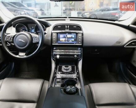 Чорний Ягуар XE, об'ємом двигуна 2 л та пробігом 104 тис. км за 15500 $, фото 13 на Automoto.ua