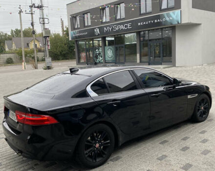 Черный Ягуар XE, объемом двигателя 2 л и пробегом 141 тыс. км за 14800 $, фото 6 на Automoto.ua