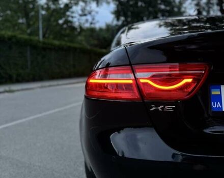 Черный Ягуар XE, объемом двигателя 2 л и пробегом 100 тыс. км за 15500 $, фото 7 на Automoto.ua