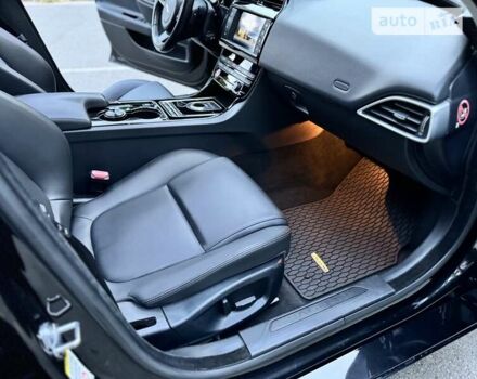 Черный Ягуар XE, объемом двигателя 2 л и пробегом 100 тыс. км за 15500 $, фото 16 на Automoto.ua