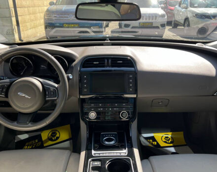 Черный Ягуар XE, объемом двигателя 2 л и пробегом 191 тыс. км за 17700 $, фото 17 на Automoto.ua