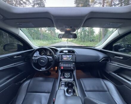 Черный Ягуар XE, объемом двигателя 2 л и пробегом 120 тыс. км за 12000 $, фото 17 на Automoto.ua