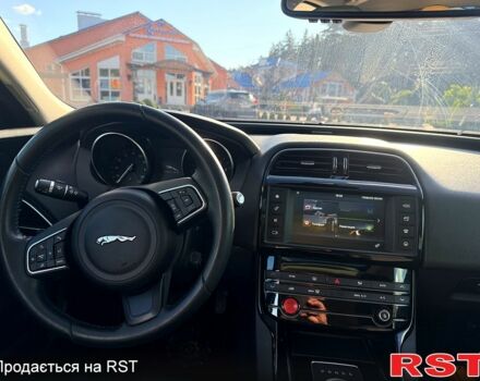 Черный Ягуар XE, объемом двигателя 2 л и пробегом 130 тыс. км за 17999 $, фото 8 на Automoto.ua