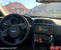 Черный Ягуар XE, объемом двигателя 2 л и пробегом 130 тыс. км за 17999 $, фото 8 на Automoto.ua