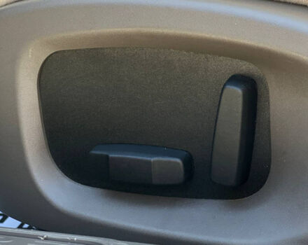 Черный Ягуар XE, объемом двигателя 2 л и пробегом 191 тыс. км за 17700 $, фото 13 на Automoto.ua