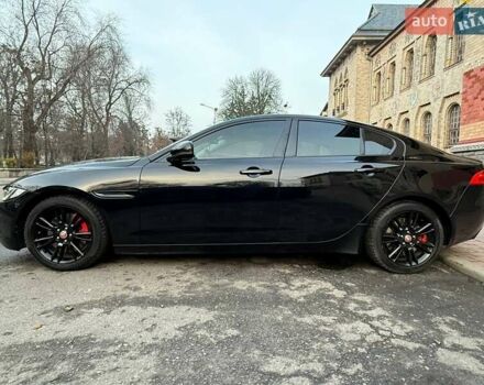 Черный Ягуар XE, объемом двигателя 2 л и пробегом 134 тыс. км за 14900 $, фото 5 на Automoto.ua
