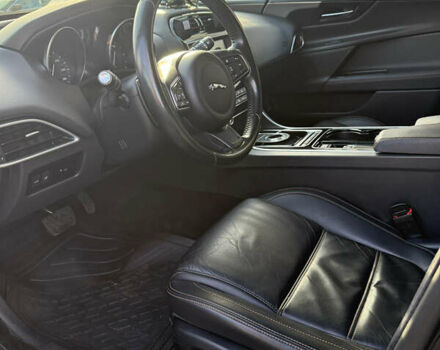 Черный Ягуар XE, объемом двигателя 2 л и пробегом 133 тыс. км за 18400 $, фото 17 на Automoto.ua