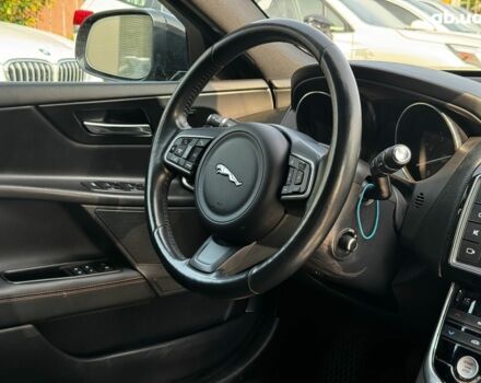 Черный Ягуар XE, объемом двигателя 3 л и пробегом 73 тыс. км за 17990 $, фото 53 на Automoto.ua