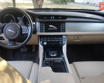 Чорний Ягуар XE, об'ємом двигуна 2 л та пробігом 116 тис. км за 18000 $, фото 2 на Automoto.ua