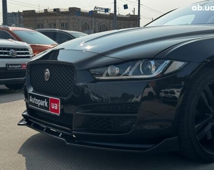 Черный Ягуар XE, объемом двигателя 3 л и пробегом 73 тыс. км за 17990 $, фото 4 на Automoto.ua