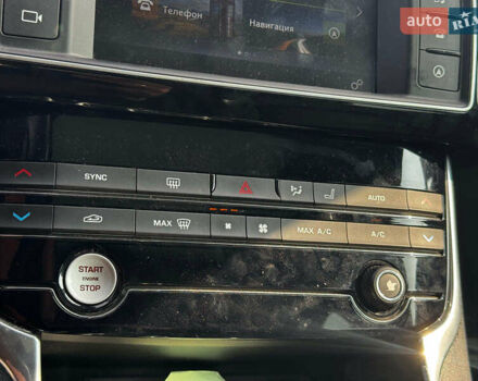 Чорний Ягуар XE, об'ємом двигуна 3 л та пробігом 73 тис. км за 14990 $, фото 19 на Automoto.ua