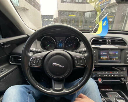 Черный Ягуар XE, объемом двигателя 2 л и пробегом 141 тыс. км за 14800 $, фото 16 на Automoto.ua