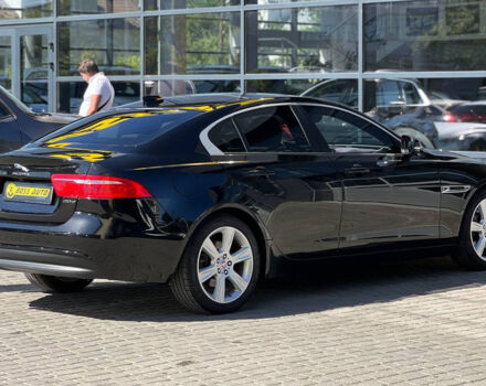 Черный Ягуар XE, объемом двигателя 2 л и пробегом 191 тыс. км за 17700 $, фото 5 на Automoto.ua