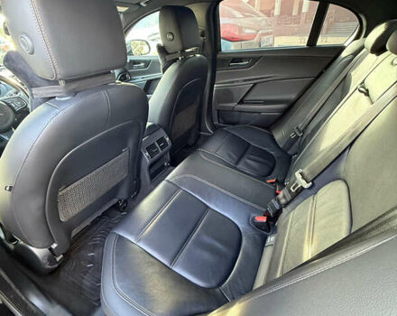 Черный Ягуар XE, объемом двигателя 2 л и пробегом 133 тыс. км за 18400 $, фото 18 на Automoto.ua