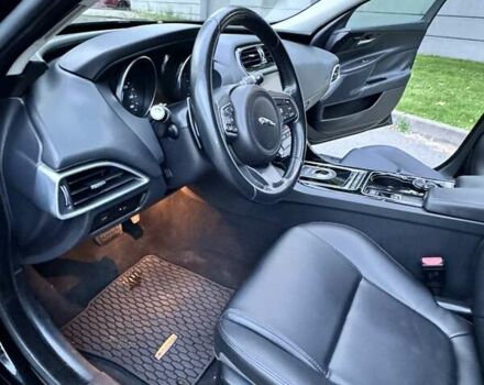 Черный Ягуар XE, объемом двигателя 2 л и пробегом 100 тыс. км за 15500 $, фото 12 на Automoto.ua