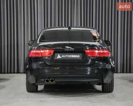 Чорний Ягуар XE, об'ємом двигуна 2 л та пробігом 104 тис. км за 15500 $, фото 5 на Automoto.ua